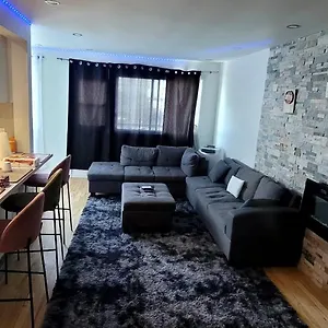 Homestay Luxurious 2 Bedrooms With In Montreal